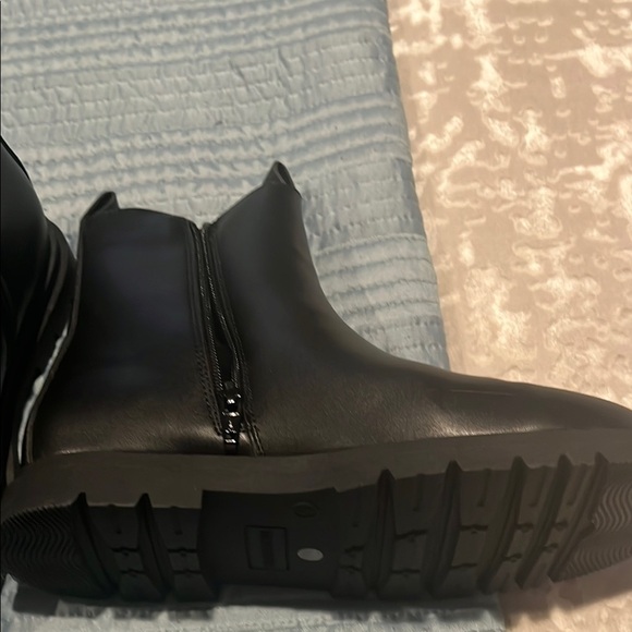 Black Chelsea Boots with Elastic Panels and Chunky Sole - Picture 2 of 5